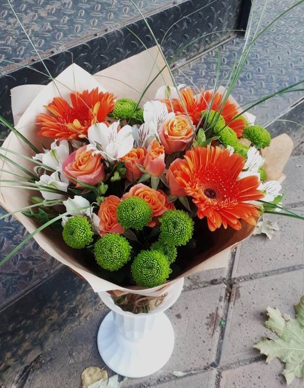 Букет цветов из: Герберы, Хризантемы, Альстромерии и Розы в Гаспре