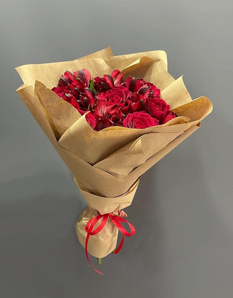 Букет цветов из: Альстромерии и Розы в Гаспре