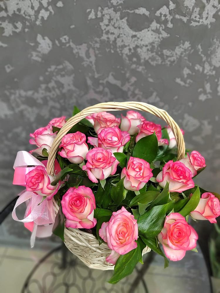 Цветочная композиция из Розы в корзине в Гаспре