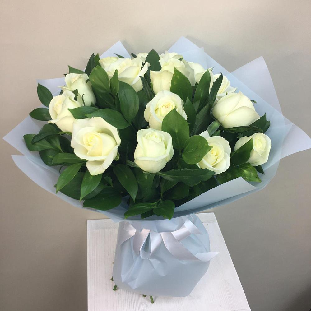 Букет 15 Белых роз Проуд в Гаспре