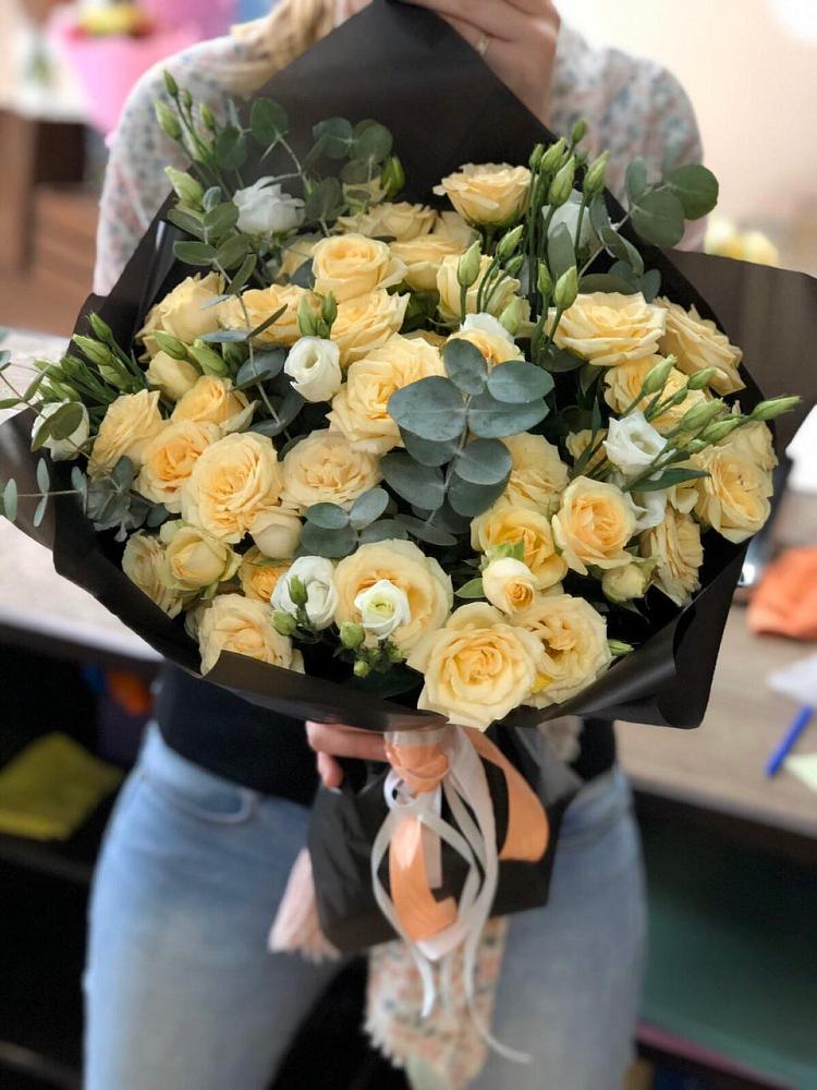 Букет цветов из: Розы и Лизиантусы в Гаспре