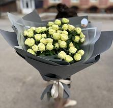 Букет Белые кустовые розы Солинеро в Гаспре