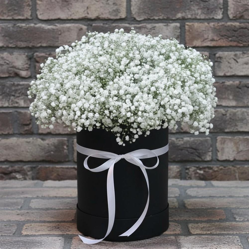 Цветочная композиция из Гипсофила в шляпной коробке в Гаспре