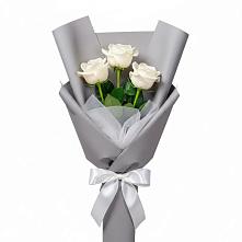 Букет 3 белые розы в Гаспре