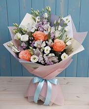 Букет цветов из:  Лизиантусы, Розы, Альстромерии и Гипсофила в Гаспре