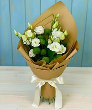 Букет цветов из:  Хризантемы и Лизиантусы в Гаспре