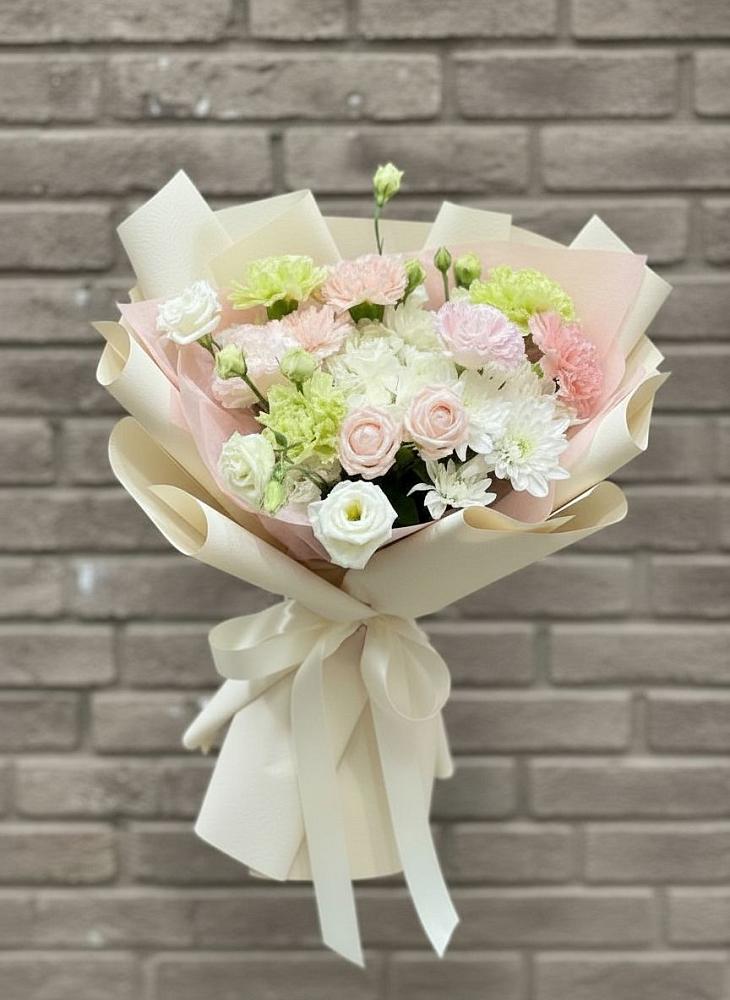 Букет цветов из: Гвоздики, Розы, Лизиантусы и Хризантемы в Гаспре