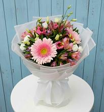 Букет цветов из:  Герберы, Альстромерии и Лизиантусы #REPLACE_PRED# Гаспре
