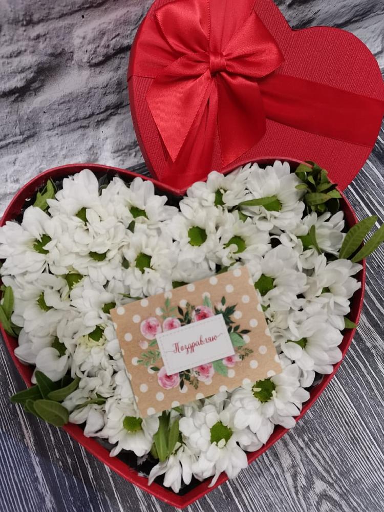 Цветочная композиция из Хризантемы в виде сердца в Гаспре