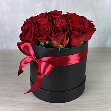 Цветочная композиция из Розы в шляпной коробке в Гаспре