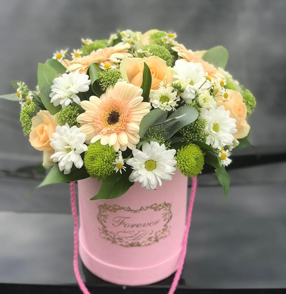 Цветочная композиция из Розы, Герберы и Хризантемы в шляпной коробке в Гаспре