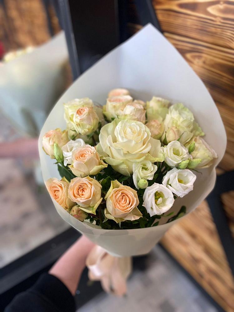 Букет цветов из: Розы и Лизиантусы в Гаспре